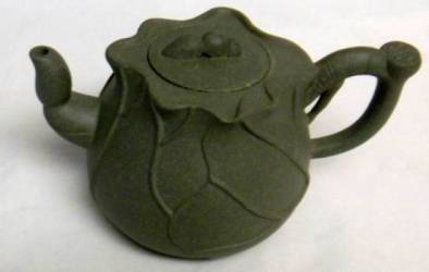 Bee Top Yixing Teapot